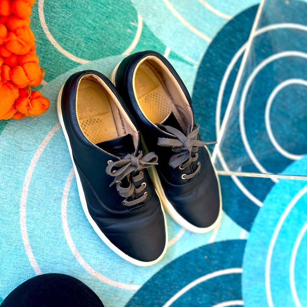 Nisolo Elayna Sneakers in Black